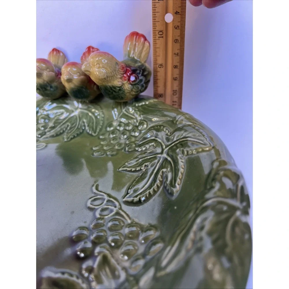 VTG Ceramic Pedestal Bird Bath Feeder 3 Birds Grapevine Bowl 10